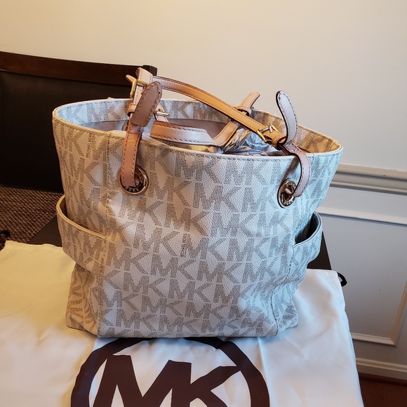 Handbag - Picture 1 of 7